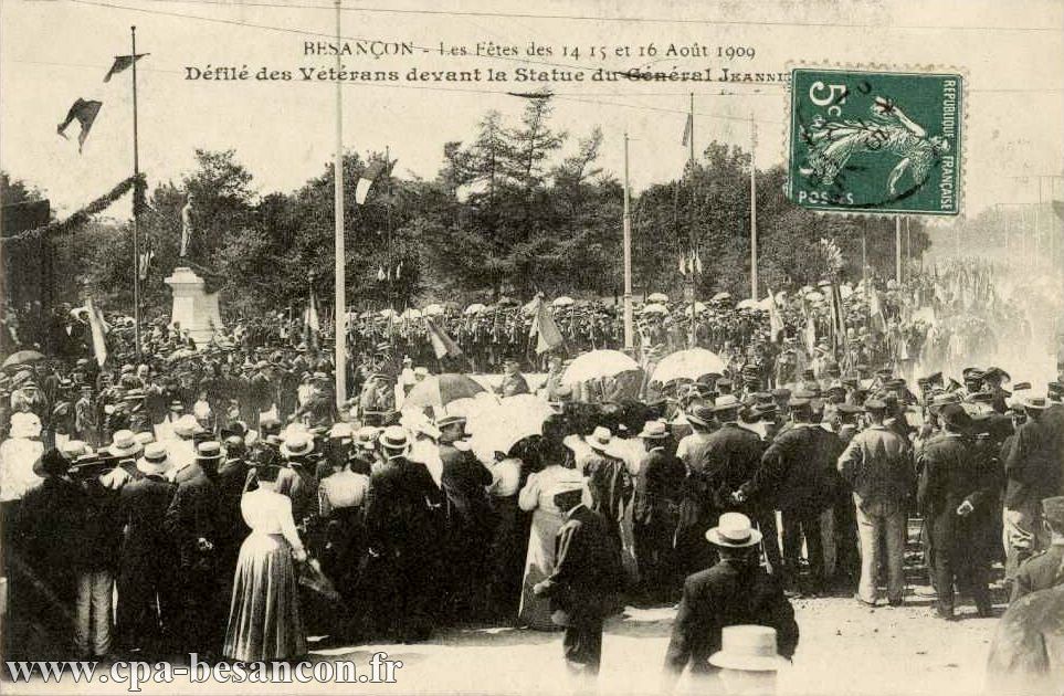 BESANÇON - Les Fêtes des 14 15 et 16 Août 1909 - Défilé des Vétérans devant la Statue du Général JEANNINGROS